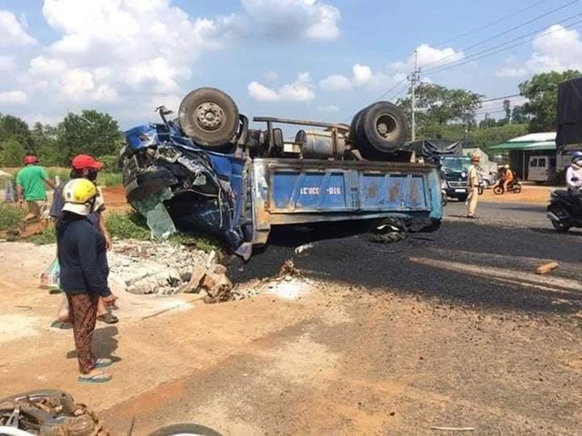  Tai nạn liên hoàn trên đường Hồ Chí Minh, nhiều người thương vong  - Ảnh 1.