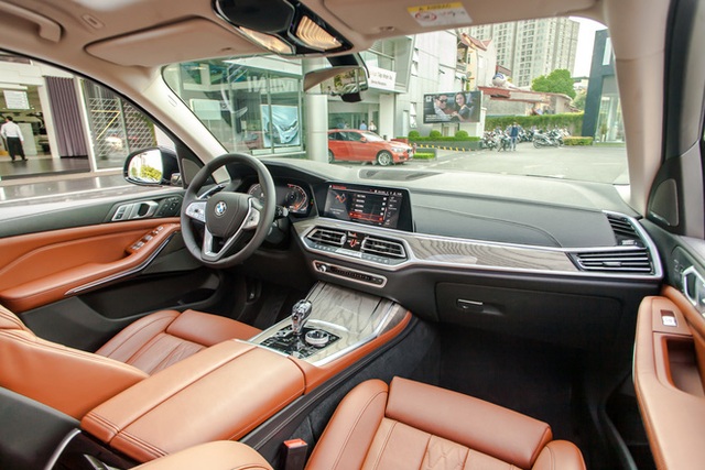 BMW X7 chính hãng lần đầu giảm giá sốc hơn 1 tỷ đồng, chơi lớn đáp trả xe nhập tư - Ảnh 4.