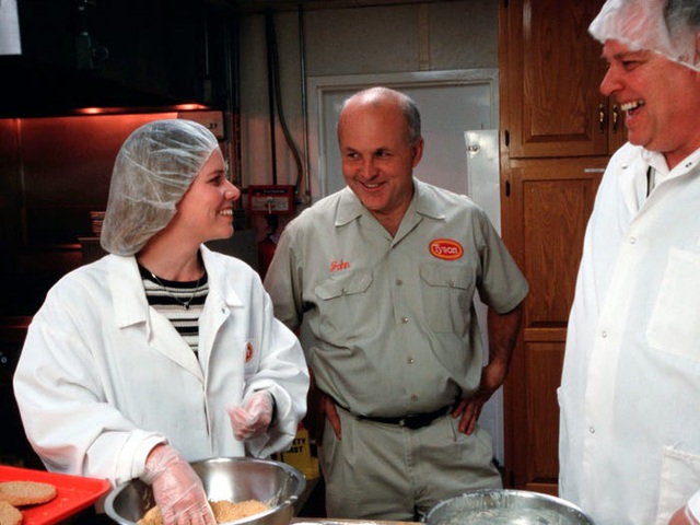 Gia tộc tỷ phú đứng sau Tyson Foods - một trong ba đế chế sản xuất thịt lớn nhất thế giới - Ảnh 10.
