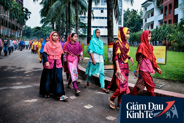 Chết đói hoặc nhiễm bệnh: COVID-19 đẩy nhiều người lao động nghèo ở Bangladesh đến lựa chọn đường cùng - Ảnh 3.