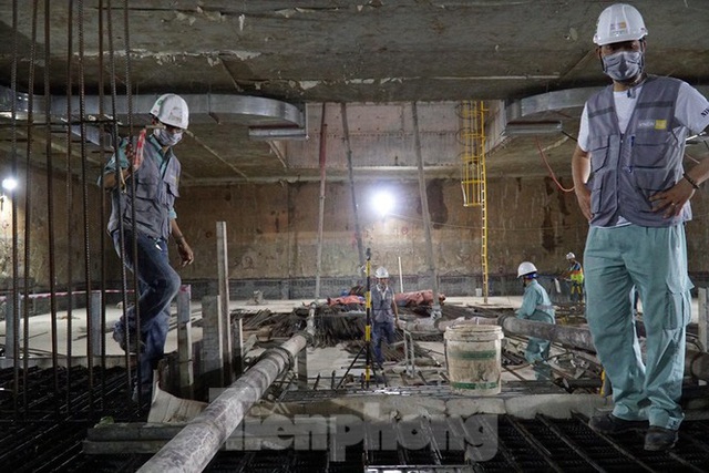 Trắng đêm đổ nền ga ngầm dự án đường sắt Nhổn - Ga Hà Nội  - Ảnh 11.