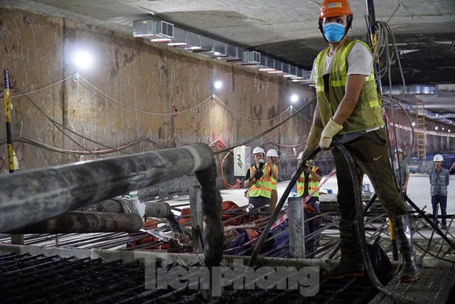 Trắng đêm đổ nền ga ngầm dự án đường sắt Nhổn - Ga Hà Nội  - Ảnh 4.