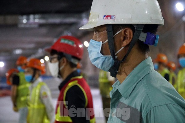 Trắng đêm đổ nền ga ngầm dự án đường sắt Nhổn - Ga Hà Nội  - Ảnh 10.