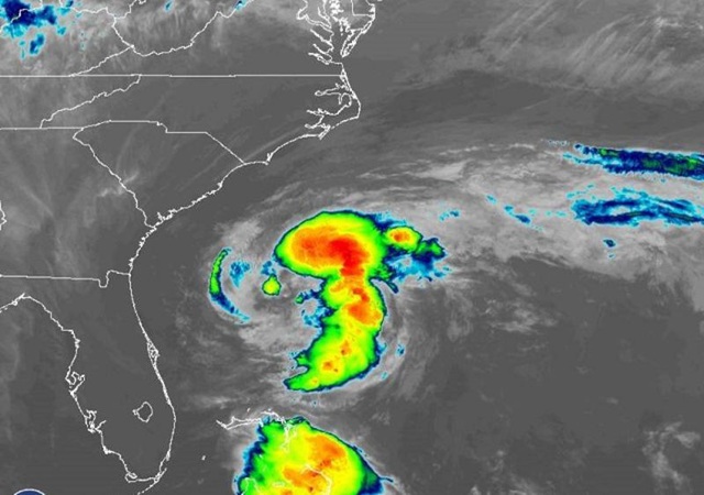Chưa kịp thoát khỏi bóng ma Covid-19, nước Mỹ đứng trước nguy cơ đối đầu với mùa bão tồi tệ nhất trong gần 20 năm - Ảnh 1.