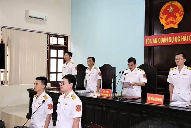 Cựu thứ trưởng Nguyễn Văn Hiến bị phạt 4 năm tù giam - Ảnh 1.