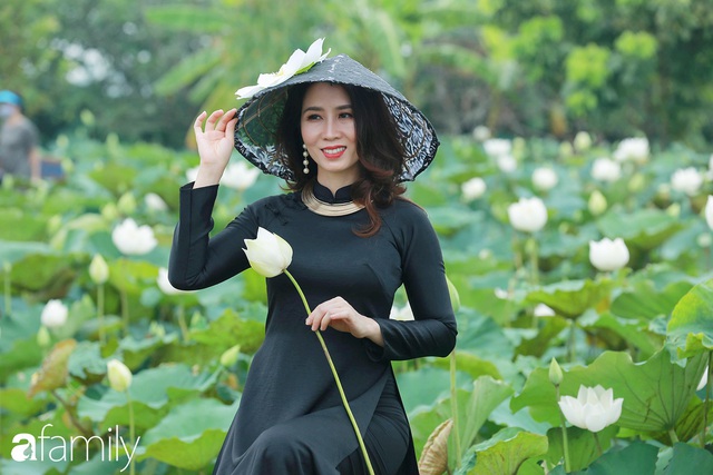 Chuyện ít ai biết về hồ sen trắng mang chuẩn nét đẹp xứ Huế nằm tại Thủ đô Hà Nội khiến bao chị em mê đắm - Ảnh 21.