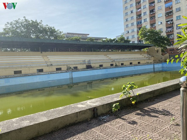 Ảnh: Nhiều bể bơi ở Hà Nội vắng vẻ dù thời tiết nắng nóng gay gắt - Ảnh 10.