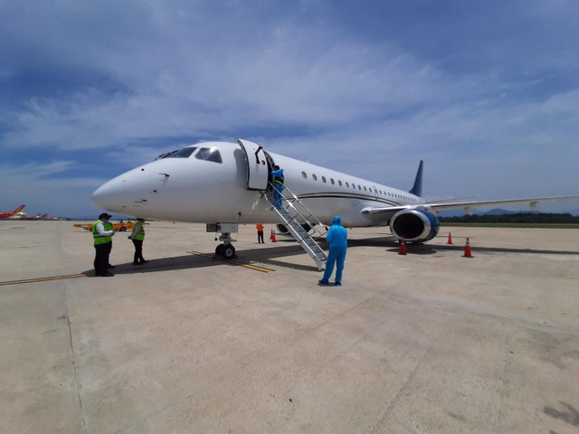 Để đẩy nhanh tiến độ HRC ra mắt vào tháng 9 tới, Hòa Phát chi 200.000 USD thuê máy bay đưa 15 chuyên gia của Danieli đến Dung Quất - Ảnh 1.