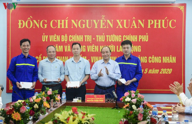 Ảnh: Thủ tướng làm việc tại Quảng Ninh và trò chuyện với công nhân mỏ - Ảnh 7.