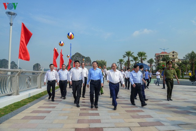 Ảnh: Thủ tướng làm việc tại Quảng Ninh và trò chuyện với công nhân mỏ - Ảnh 9.