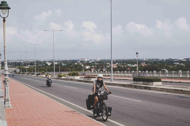Cặp chồng Tây vợ Việt kết thúc 16.000km đạp xe từ Pháp về Việt Nam: Chặng cuối gian nan vì dịch bệnh Covid-19 - Ảnh 3.