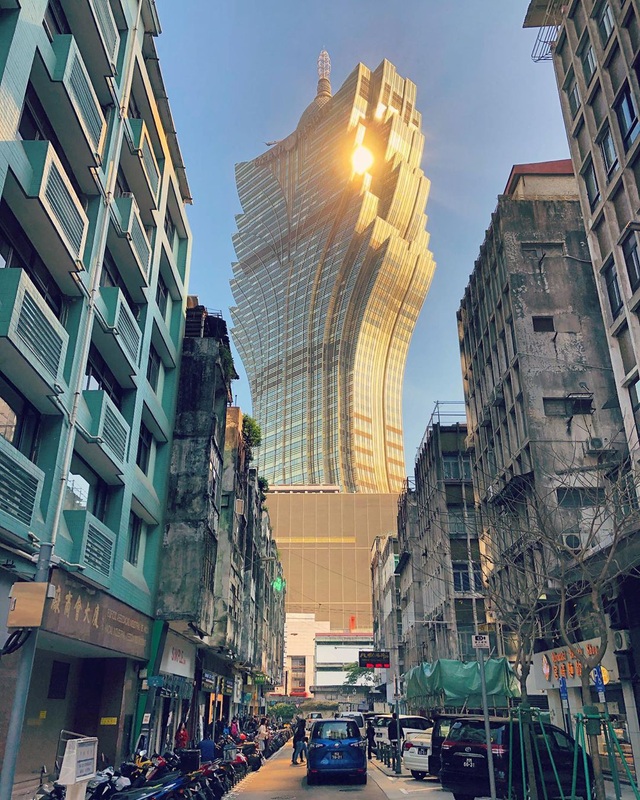 Cận cảnh công trình để đời nhất của “ông trùm” sòng bạc Macau vừa qua đời: Tòa nhà hình búp sen vàng khổng lồ, hình check-in ngập tràn MXH - Ảnh 3.