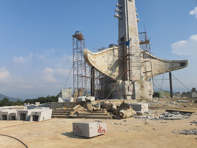  Cận cảnh tượng đài 14 tỉ đồng ở huyện nghèo miền núi Quảng Nam - Ảnh 1.