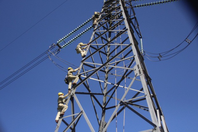  Bộ Công Thương kiến nghị cho tư nhân làm lưới truyền tải điện  - Ảnh 1.