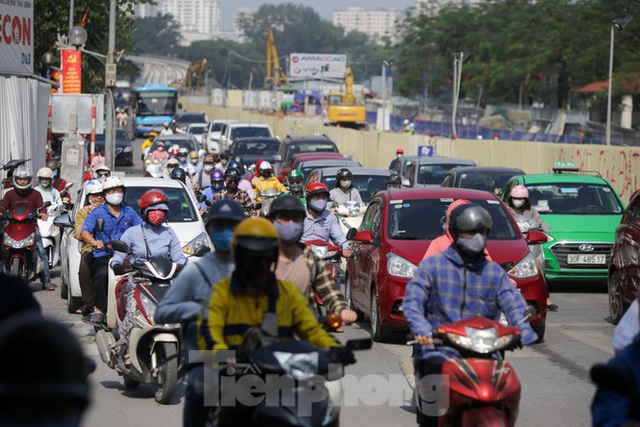 Phương tiện lưu thông trên đường phố Hà Nội tăng đột biến sau kỳ nghỉ 4 ngày - Ảnh 11.