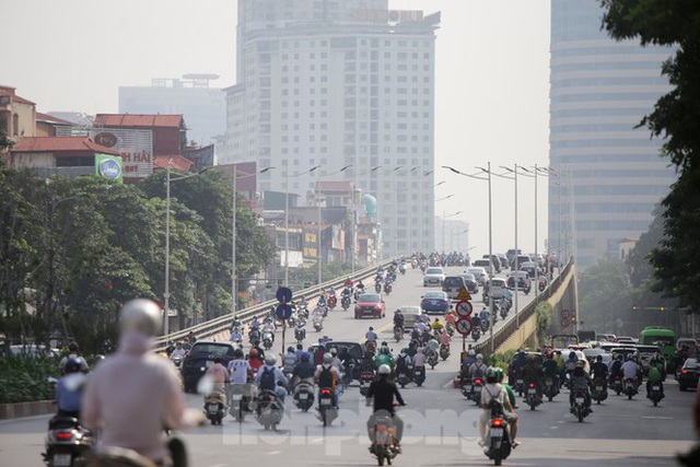 Phương tiện lưu thông trên đường phố Hà Nội tăng đột biến sau kỳ nghỉ 4 ngày - Ảnh 5.