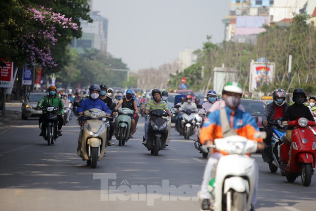 Phương tiện lưu thông trên đường phố Hà Nội tăng đột biến sau kỳ nghỉ 4 ngày - Ảnh 6.