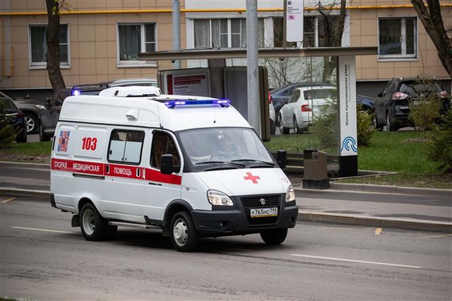 Ba bác sĩ Nga ngã từ cửa sổ bệnh viện, dấy lo ngại về điều kiện của đội ngũ y tế chống COVID-19 - Ảnh 2.