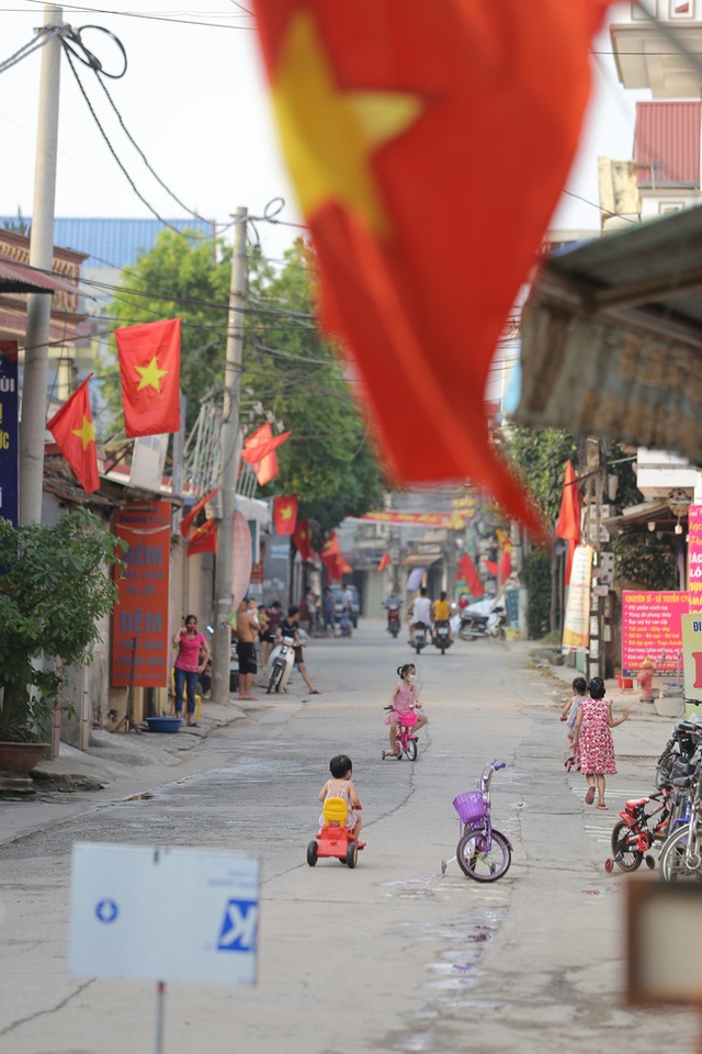 Nhịp sống Hạ Lôi ngày cuối cùng cách ly: Chúng tôi mong đến ngày hết dịch để đi làm chứ nằm ở nhà thì chết - Ảnh 1.