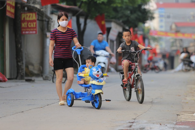 Nhịp sống Hạ Lôi ngày cuối cùng cách ly: Chúng tôi mong đến ngày hết dịch để đi làm chứ nằm ở nhà thì chết - Ảnh 15.