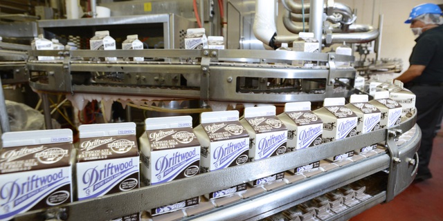 Nhà máy sữa tại Mỹ của Vinamilk hưởng ứng chiến dịch ủng hộ sữa cho người dân gặp khó khăn trong dịch Covid – 19 - Ảnh 2.