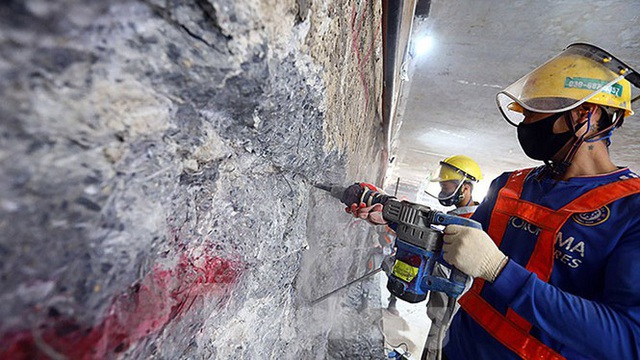 Công nhân làm việc dưới hầm sâu 19 mét ga Nhổn - Ga Hà Nội ngày nắng nóng - Ảnh 4.