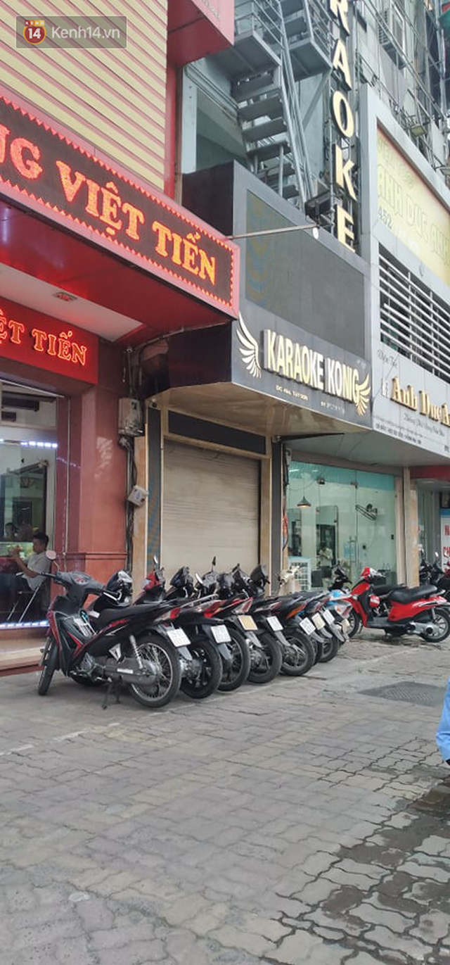Sau lệnh của Thủ tướng nhiều quán karaoke ở Hà Nội và Sài Gòn nhộn nhịp mở cửa trở lại, nhiều quán vẫn đóng cửa im lìm - Ảnh 11.