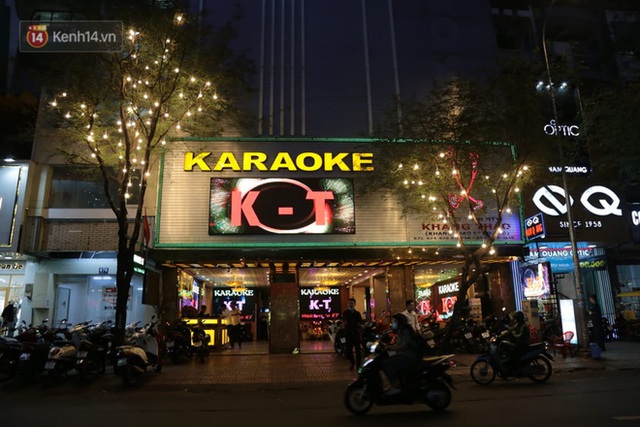 Sau lệnh của Thủ tướng nhiều quán karaoke ở Hà Nội và Sài Gòn nhộn nhịp mở cửa trở lại, nhiều quán vẫn đóng cửa im lìm - Ảnh 23.