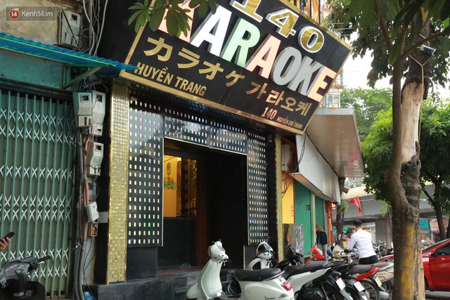 Sau lệnh của Thủ tướng nhiều quán karaoke ở Hà Nội và Sài Gòn nhộn nhịp mở cửa trở lại, nhiều quán vẫn đóng cửa im lìm - Ảnh 6.