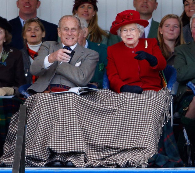 Chồng Nữ hoàng Anh mừng sinh nhật lần thứ 99 bằng bức ảnh ý nghĩa, chặng đường 72 năm bên nhau của cặp đôi khiến ai cũng ngưỡng mộ - Ảnh 9.