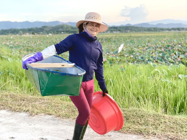 Biến đồng hoang thành đầm sen, nông dân thu hàng chục triệu mỗi vụ - Ảnh 13.