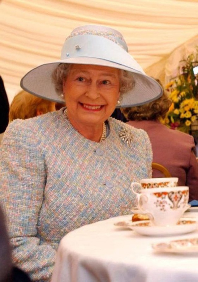 Thực đơn ăn kiêng và bí quyết giữ sức khỏe giá bình dân giúp Nữ hoàng Elizabeth II ở tuổi 94 vẫn trẻ trung, khỏe mạnh - Ảnh 5.