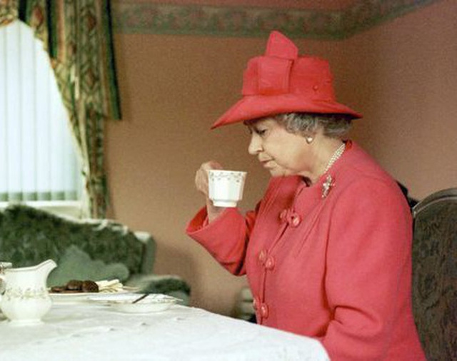 Thực đơn ăn kiêng và bí quyết giữ sức khỏe giá bình dân giúp Nữ hoàng Elizabeth II ở tuổi 94 vẫn trẻ trung, khỏe mạnh - Ảnh 6.
