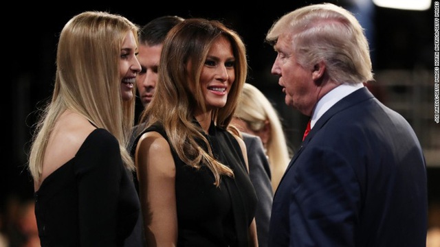 Bất ngờ về chuyện thâm cung bí sử trong Nhà Trắng: Hai người phụ nữ bên cạnh TT Trump từng đối đầu? - Ảnh 1.