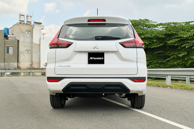 Mitsubishi Xpander 2020 thêm bản số sàn: Giá 555 triệu đồng, vẫn nhập nguyên chiếc, thêm áp lực cho Ertiga và XL7 - Ảnh 3.