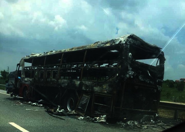 Kinh hoàng xe giường nằm bốc cháy trơ khung trên cao tốc Nội Bài – Lào Cai - Ảnh 5.