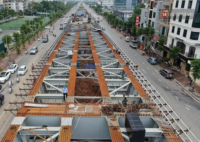 Cận cảnh cầu vượt dầm thép nối liền 3 quận nội thành Hà Nội đang gấp rút thi công - Ảnh 6.