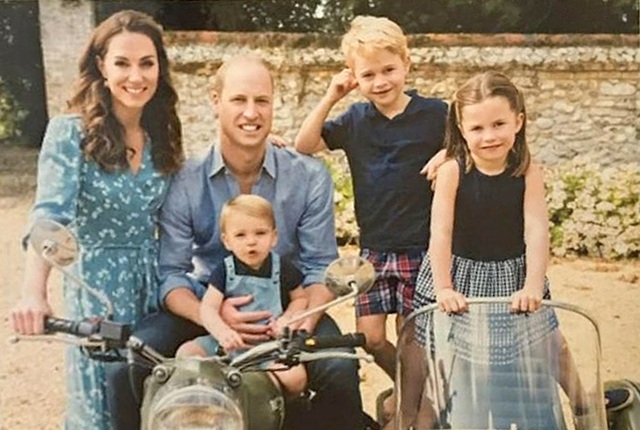 Tan chảy với loạt khoảnh khắc đặc biệt của Hoàng tử William bên cạnh 3 con nhỏ nhân Ngày của Cha và đón mừng tuổi mới - Ảnh 3.