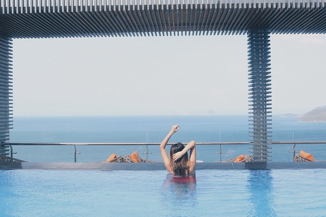 4 khách sạn 5 sao đáng ở nhất khi tới Nha Trang: Hồ bơi vô cực view tầng cao sang chảnh, giá còn giảm tới 50%! - Ảnh 1.