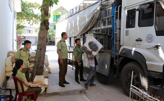 Nắng nóng đỉnh điểm, buôn lậu hàng điện lạnh cũ “nóng” theo - Ảnh 1.