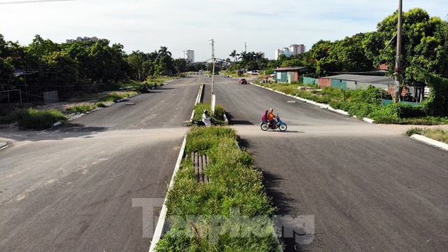 Nhìn gần con đường nghìn tỷ ở trung tâm Hà Nội sau hai năm làm được vài trăm mét - Ảnh 12.