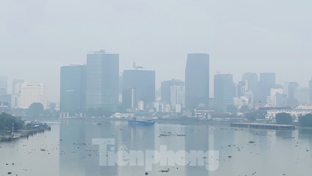 Bầu trời Sài Gòn âm u, chìm trong sương mù - Ảnh 13.