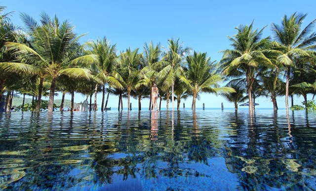 6 resort 5 sao sở hữu hồ bơi độc đáo bậc nhất đảo ngọc Phú Quốc đang có giá rẻ, giảm sâu đến không ngờ: Còn gì tuyệt hơn ngắm hoàng hôn, đắm mình trong làn nước xanh trong vắt - Ảnh 20.