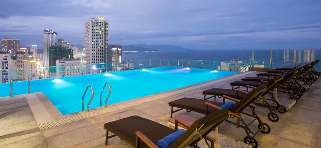 4 khách sạn từ 4 sao có hồ bơi vô cực: Điểm đến lý tưởng cho kỳ nghỉ sang xịn, phù hợp với các gia đình vi vu Nha Trang - Ảnh 11.