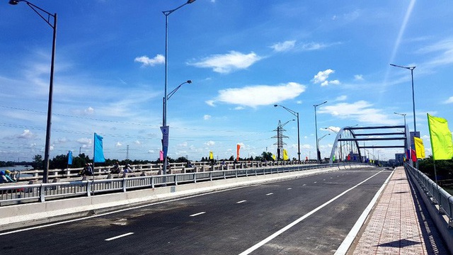  NÓNG: Bộ GTVT đồng loạt thông xe 6 cây cầu ở Long An  - Ảnh 1.