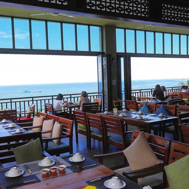 Nếu đến Phú Quốc, đừng bỏ qua 8 quán cà phê view biển sang chảnh này: Nơi hoàn hảo để ngắm hoàng hôn, lên hình đẹp đến ngỡ ngàng - Ảnh 10.