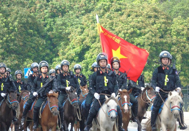  Thủ tướng và Chủ tịch Quốc hội dự Lễ ra mắt Đoàn Cảnh sát cơ động Kỵ binh  - Ảnh 1.