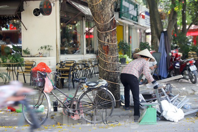 Người dân Hà Nội đổ về công viên, hồ nước, gầm cầu trốn nắng nóng thiêu đốt - Ảnh 16.