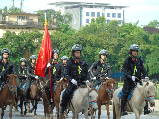  Thủ tướng và Chủ tịch Quốc hội dự Lễ ra mắt Đoàn Cảnh sát cơ động Kỵ binh  - Ảnh 4.