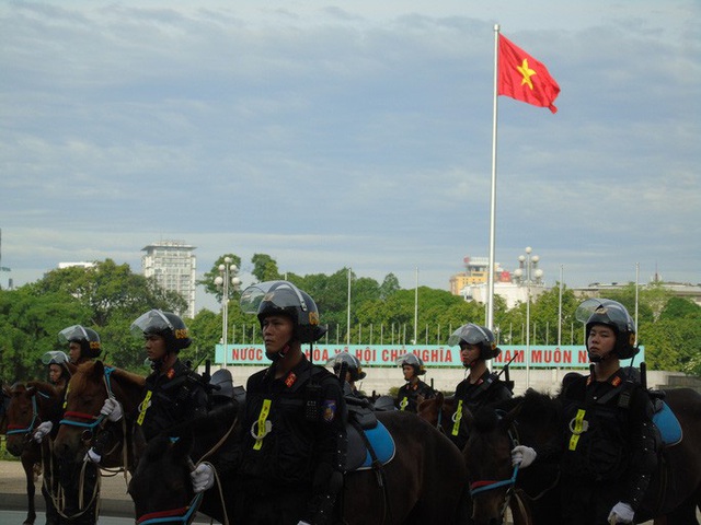  Thủ tướng và Chủ tịch Quốc hội dự Lễ ra mắt Đoàn Cảnh sát cơ động Kỵ binh  - Ảnh 6.
